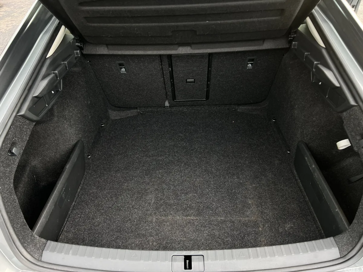 Skoda Octavia Hatchback, Diesel, 2022, Grey