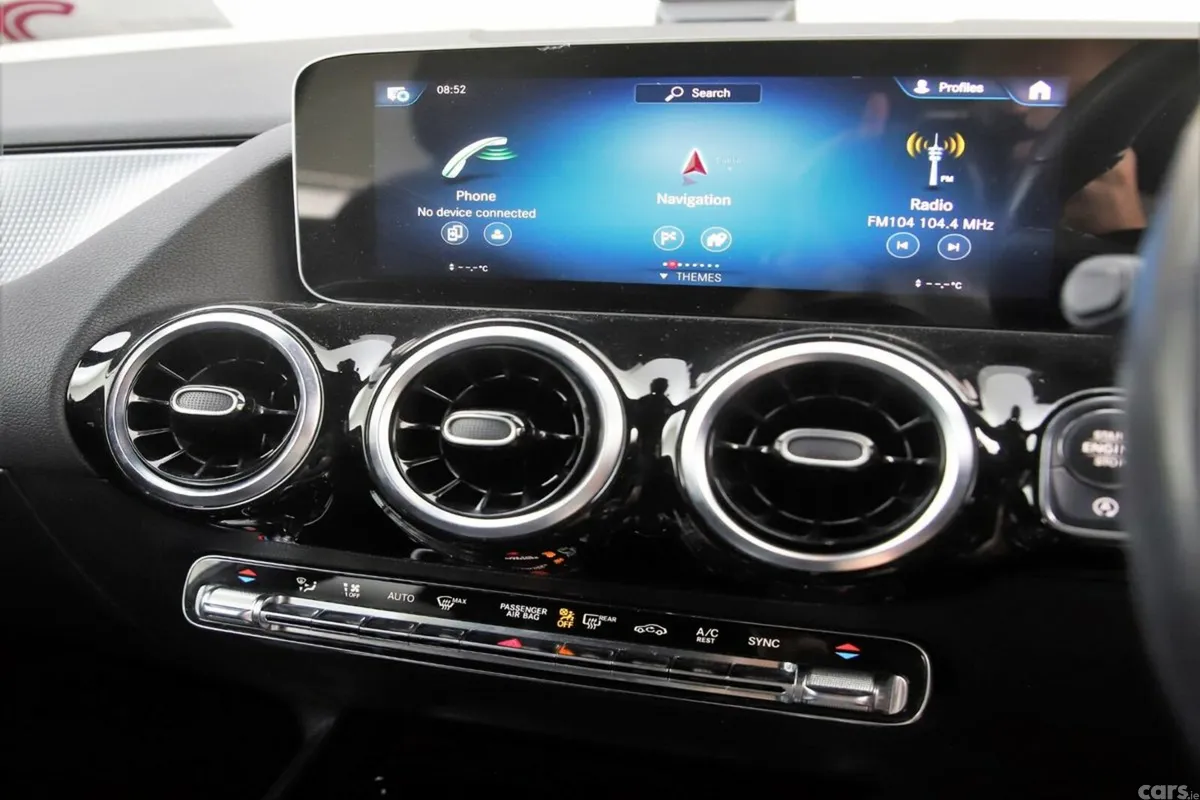 Mercedes-Benz B-Class MPV, Petrol, 2019, White