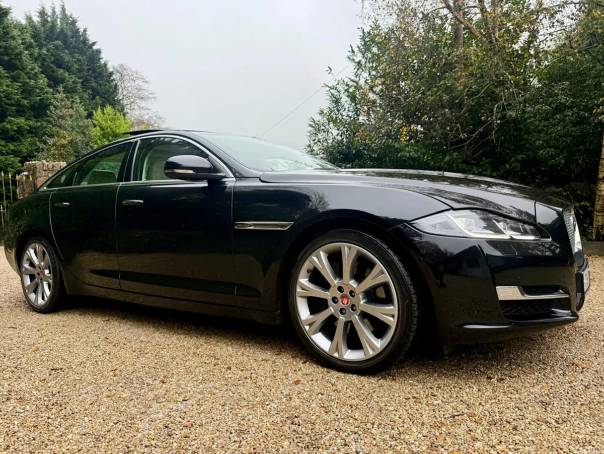 Jaguar XJ Saloon, Diesel, 2017, Black