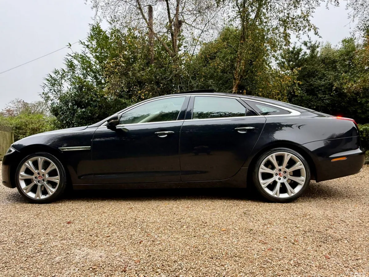 Jaguar XJ Saloon, Diesel, 2017, Black
