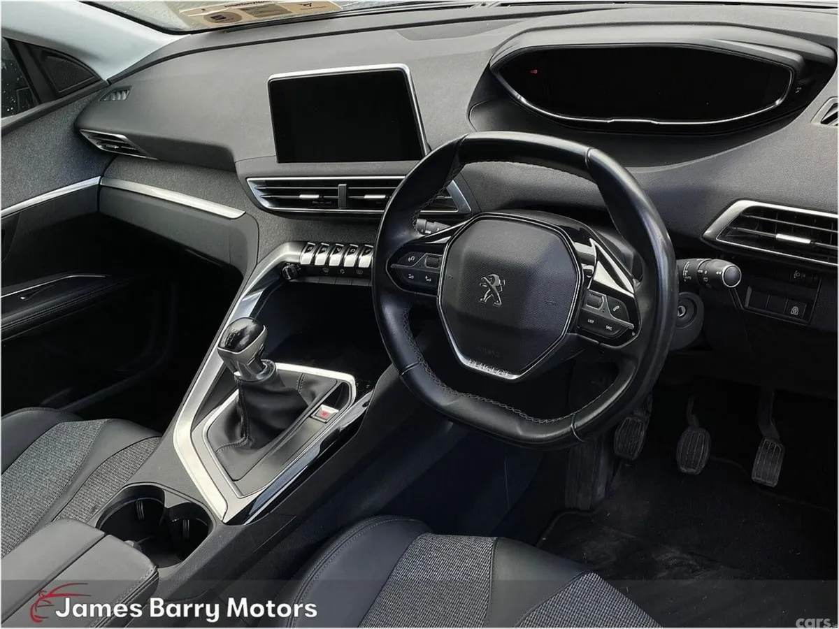 Peugeot 5008 MPV, Petrol, 2019, Grey