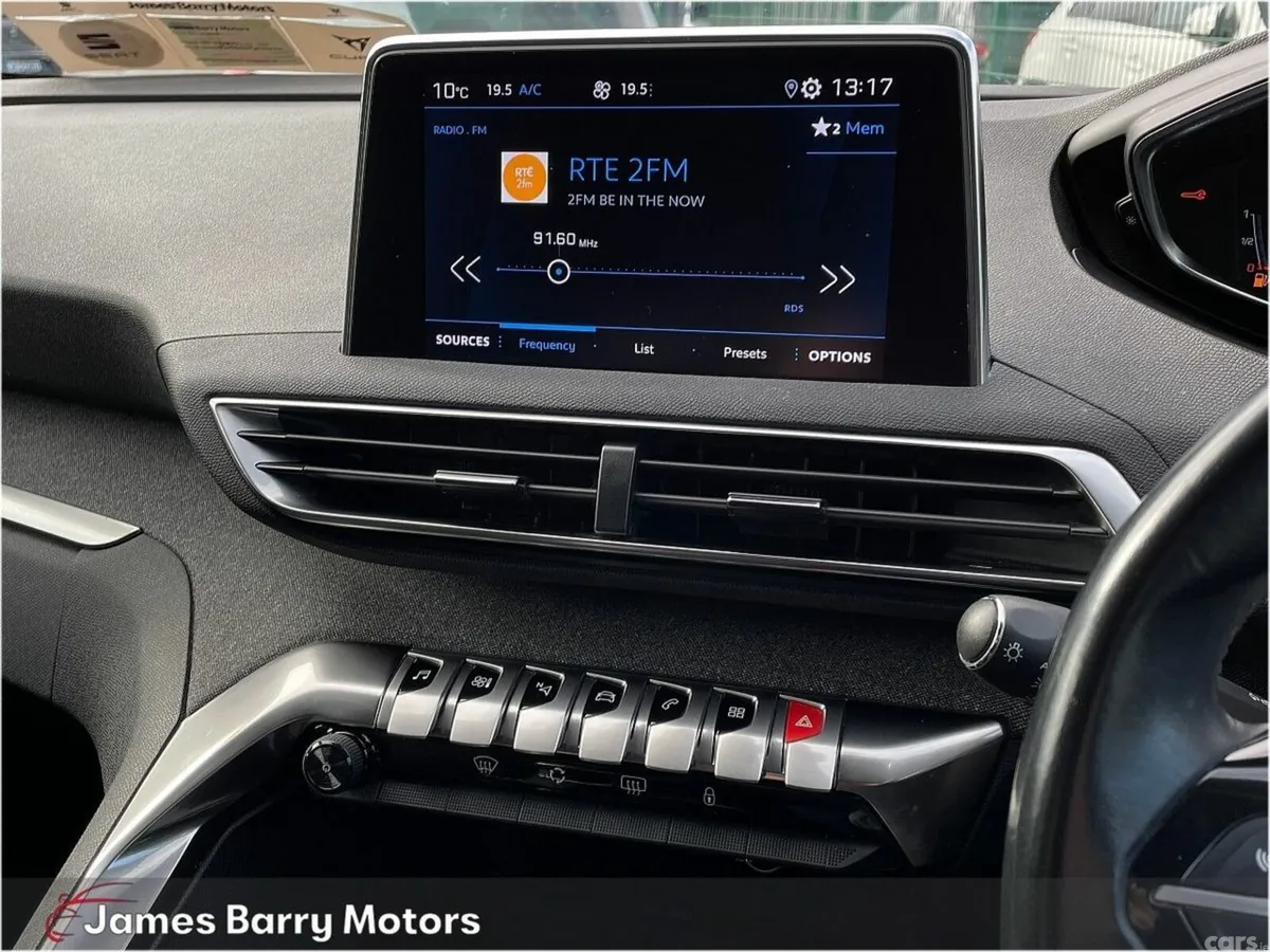 Peugeot 5008 MPV, Petrol, 2019, Grey