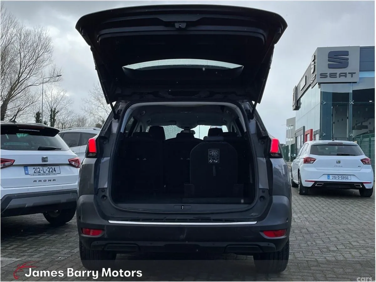 Peugeot 5008 MPV, Petrol, 2019, Grey