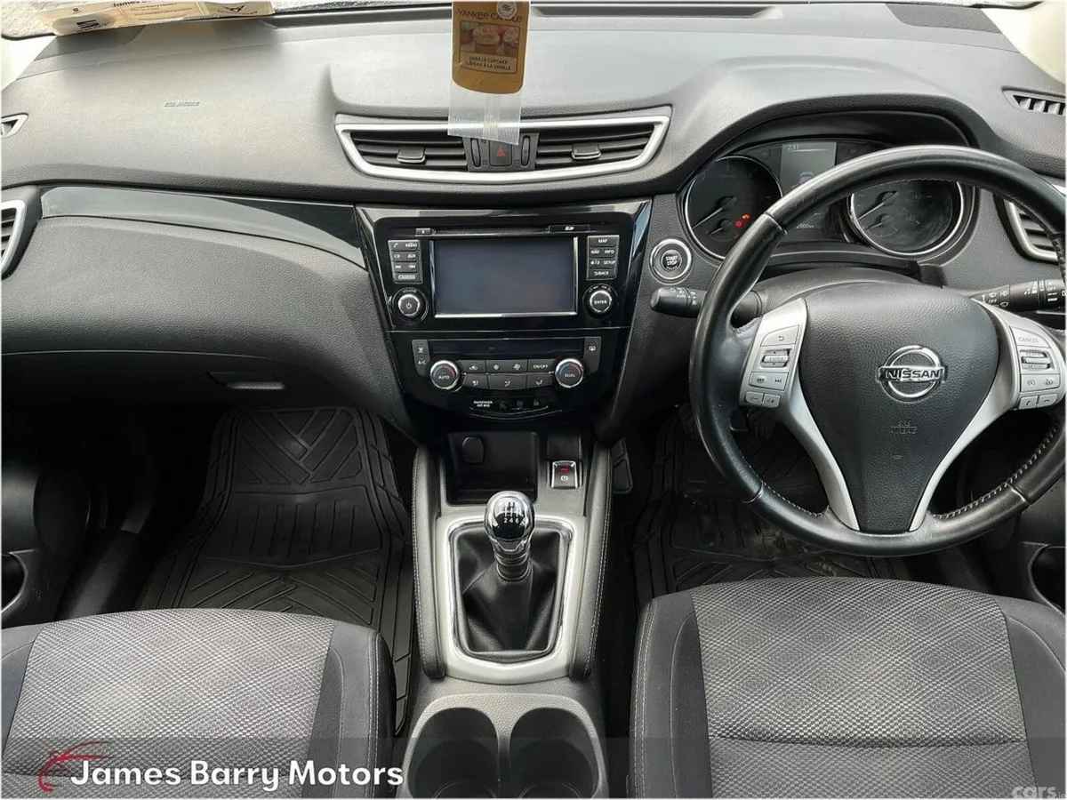 Nissan Qashqai SUV, Diesel, 2016, Silver