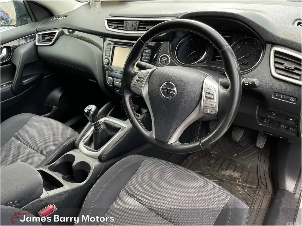 Nissan Qashqai SUV, Diesel, 2016, Silver
