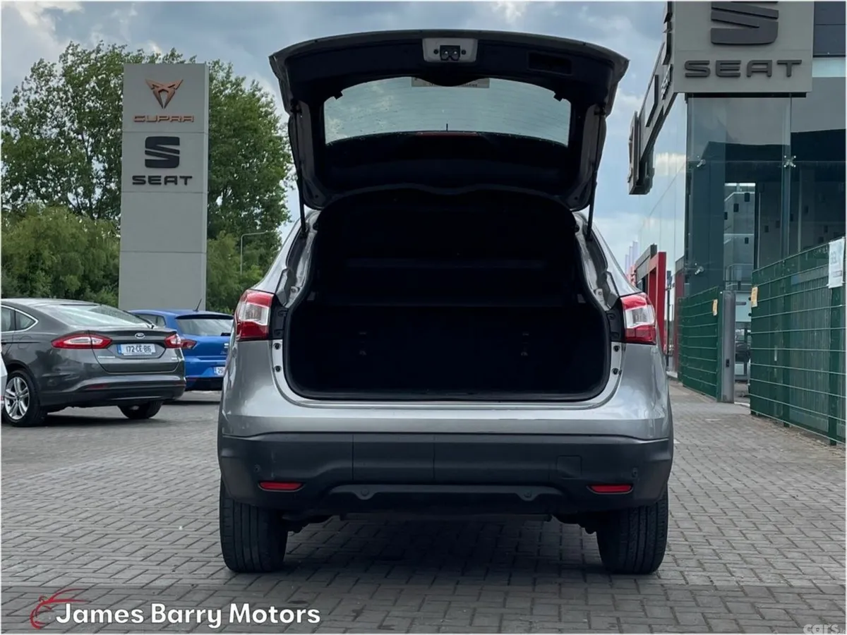 Nissan Qashqai SUV, Diesel, 2016, Silver