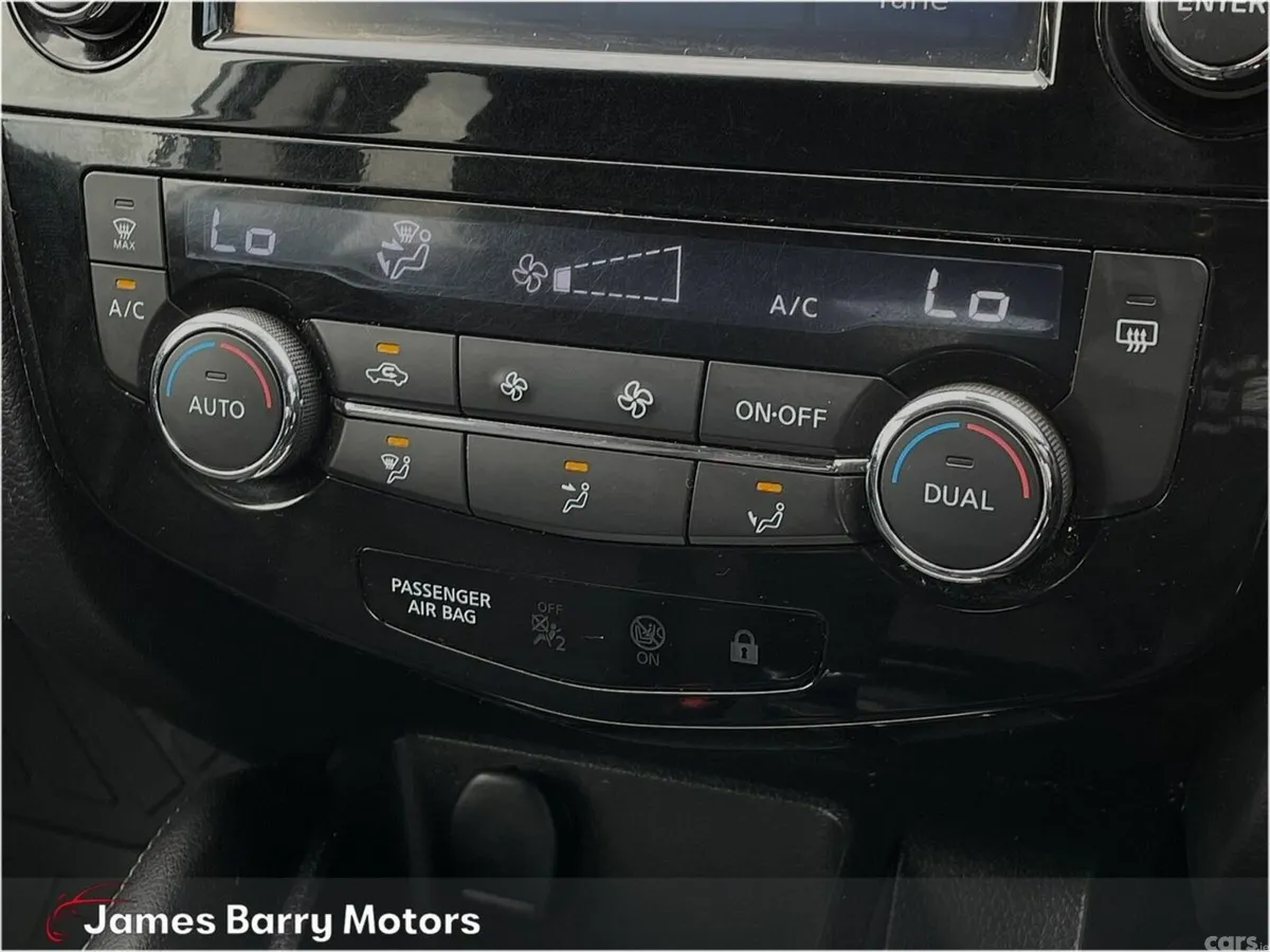 Nissan Qashqai SUV, Diesel, 2016, Silver