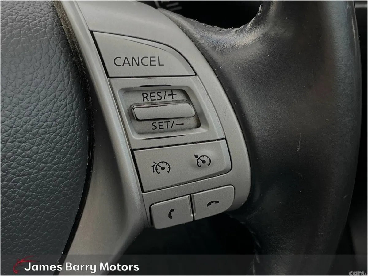 Nissan Qashqai SUV, Diesel, 2016, Silver