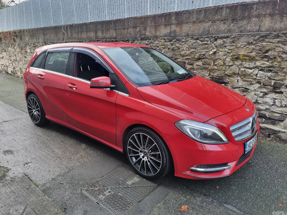 Mercedes-Benz B-Class MPV, Petrol, 2014, Red