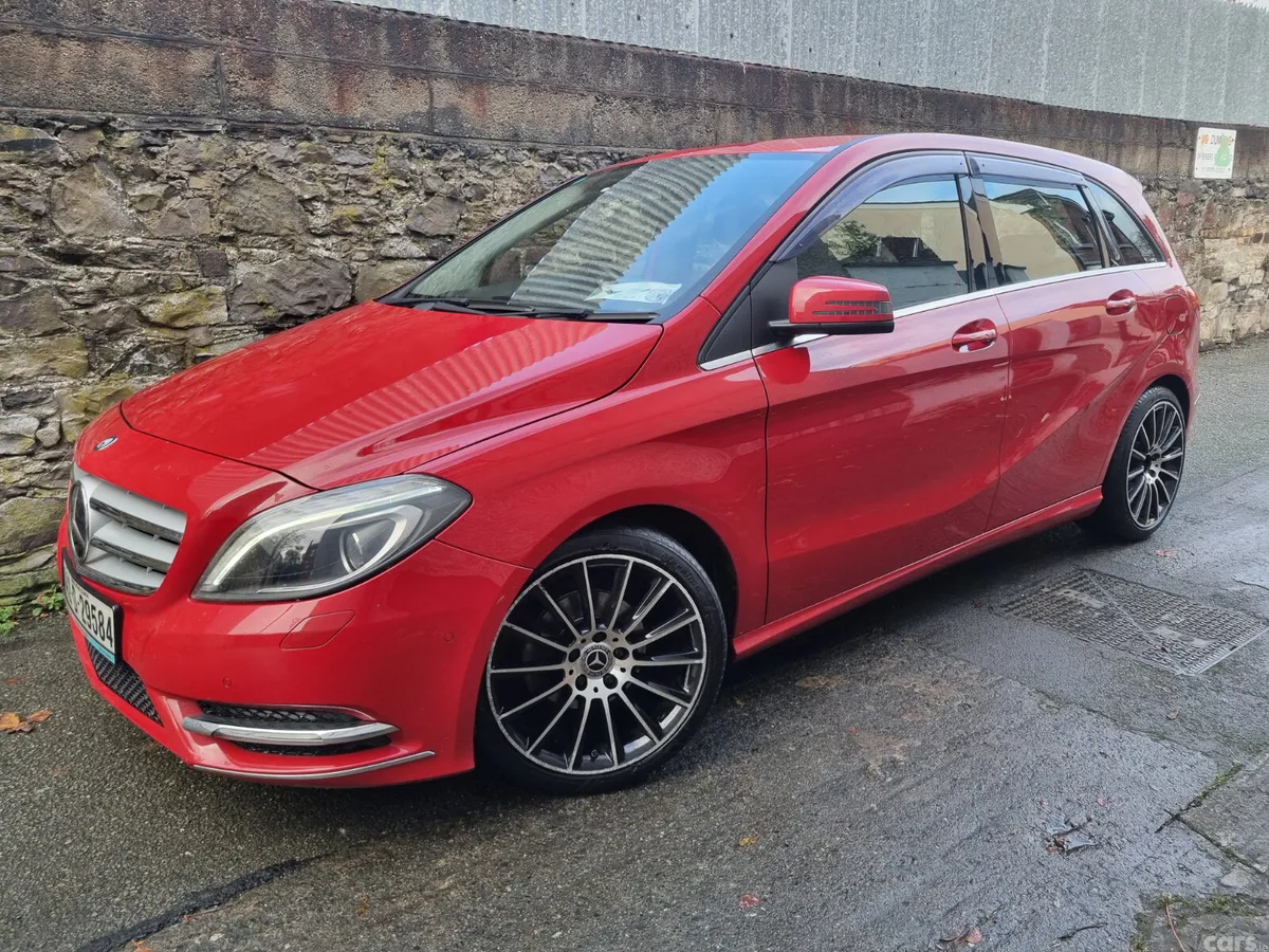 Mercedes-Benz B-Class MPV, Petrol, 2014, Red
