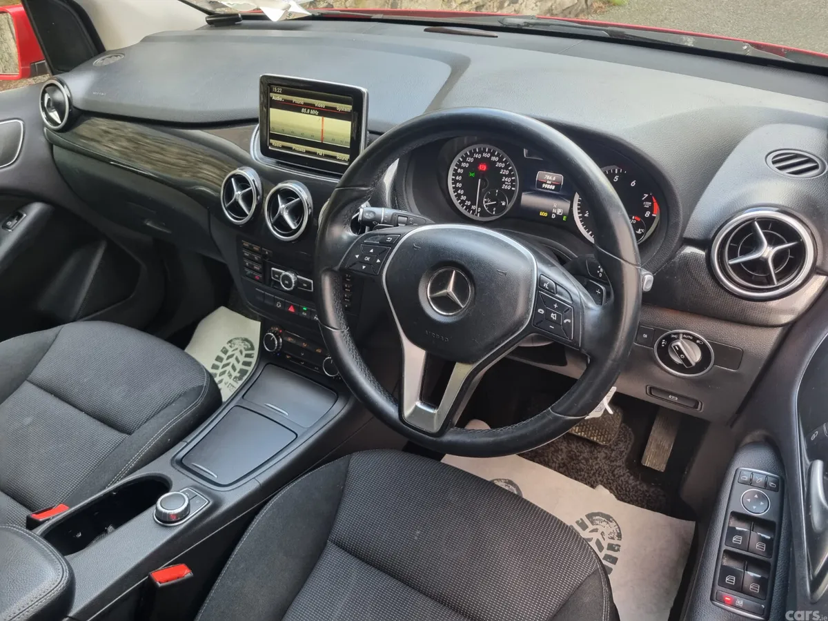 Mercedes-Benz B-Class MPV, Petrol, 2014, Red