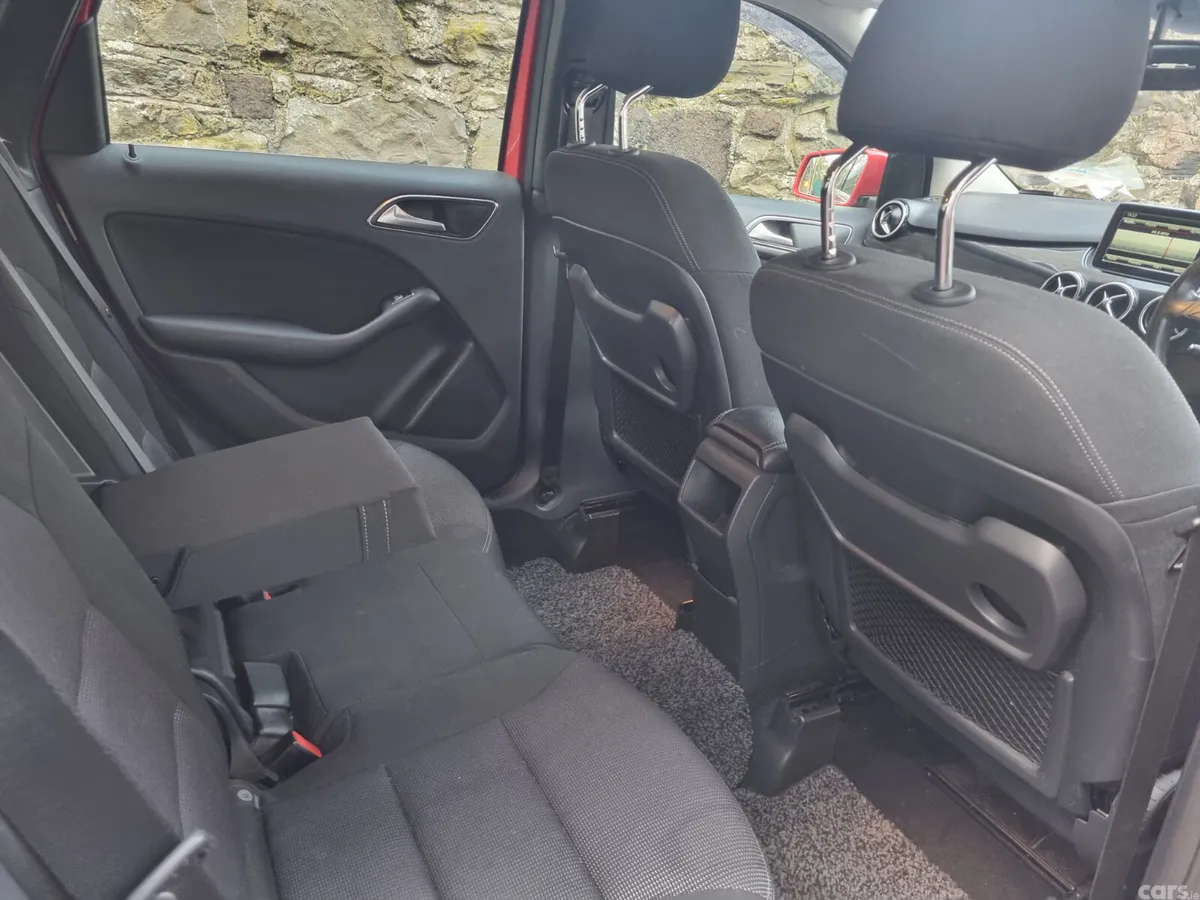 Mercedes-Benz B-Class MPV, Petrol, 2014, Red