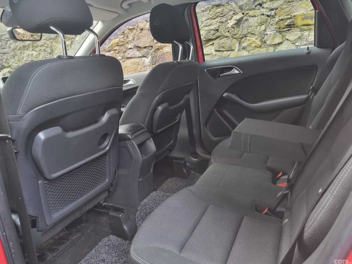 Mercedes-Benz B-Class MPV, Petrol, 2014, Red