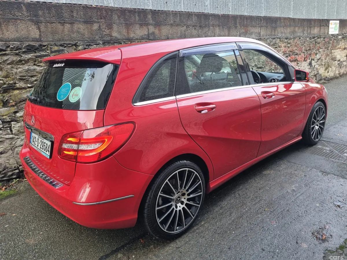 Mercedes-Benz B-Class MPV, Petrol, 2014, Red