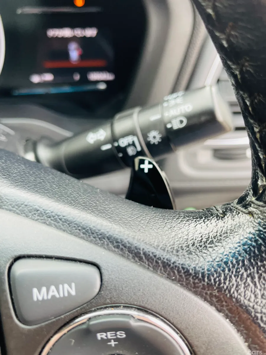 Honda Vezel Estate, Petrol Hybrid, 2018, White