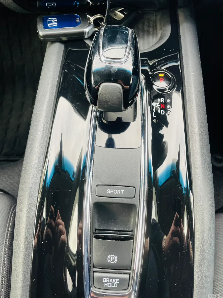 Honda Vezel Estate, Petrol Hybrid, 2018, White
