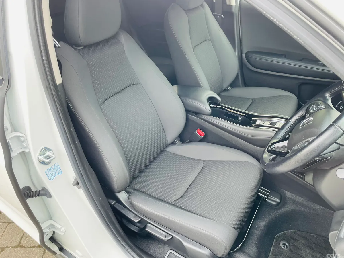 Honda Vezel Estate, Petrol Hybrid, 2018, White