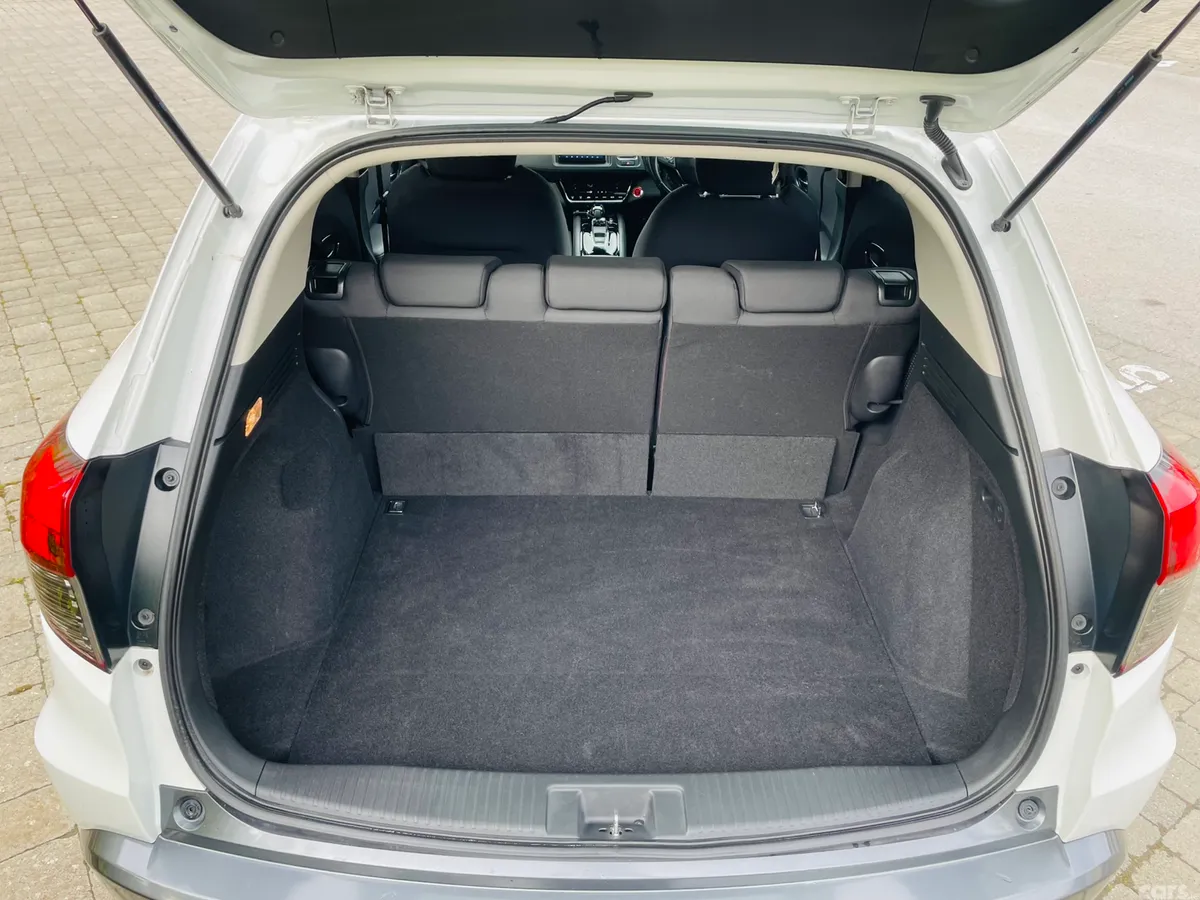 Honda Vezel Estate, Petrol Hybrid, 2018, White