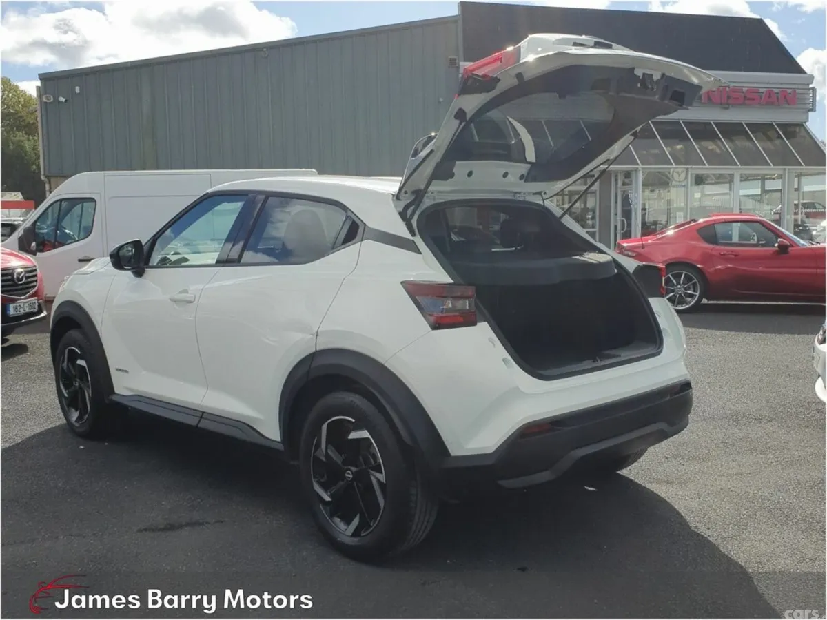 Nissan Juke SUV, Petrol Hybrid, 2024, White