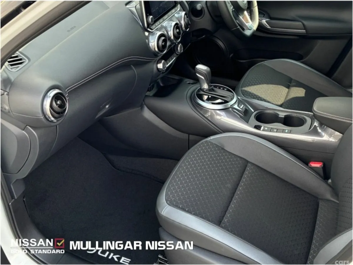 Nissan Juke SUV, Petrol Hybrid, 2025, White
