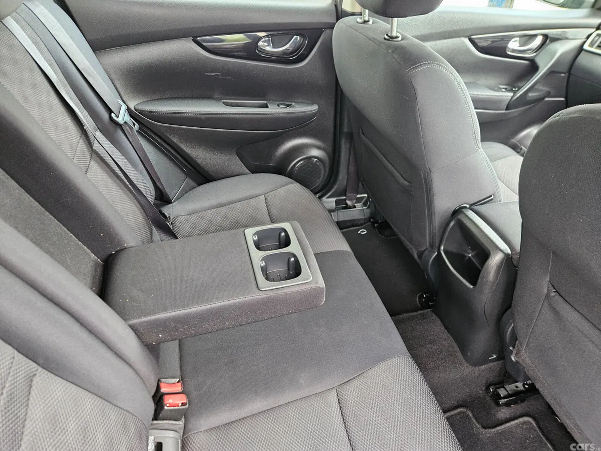 Nissan Qashqai Hatchback, Diesel, 2015, Brown