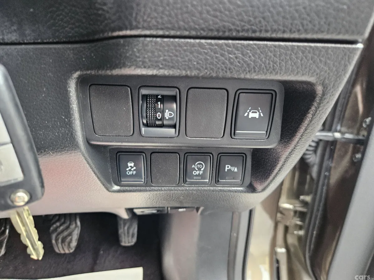 Nissan Qashqai Hatchback, Diesel, 2015, Brown