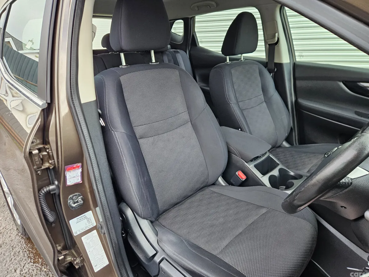 Nissan Qashqai Hatchback, Diesel, 2015, Brown