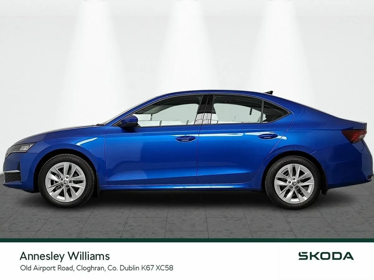 Skoda Octavia Saloon, Petrol, 2026, Blue