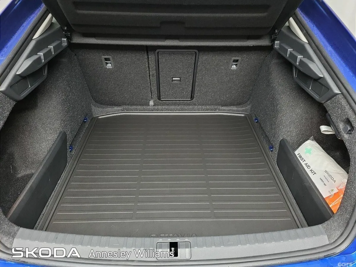 Skoda Octavia Saloon, Petrol, 2026, Blue