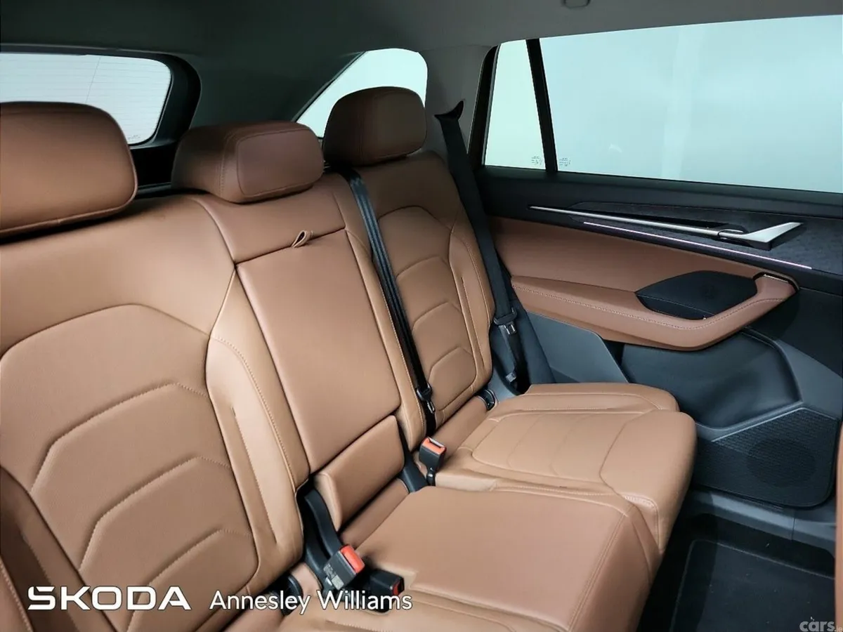 Skoda Kodiaq SUV, Petrol Plug-in Hybrid, 2026, Gold