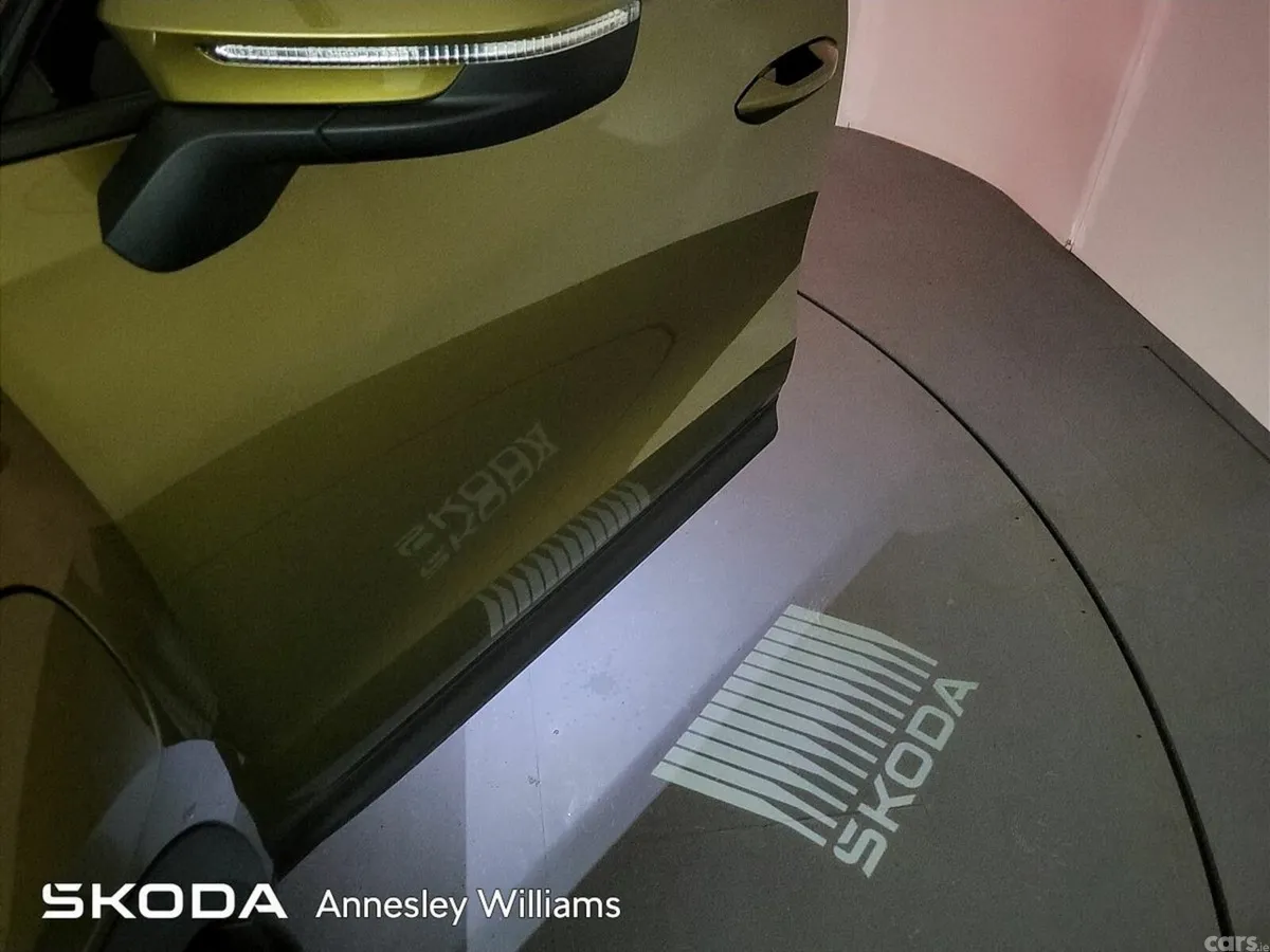 Skoda Kodiaq SUV, Petrol Plug-in Hybrid, 2026, Gold