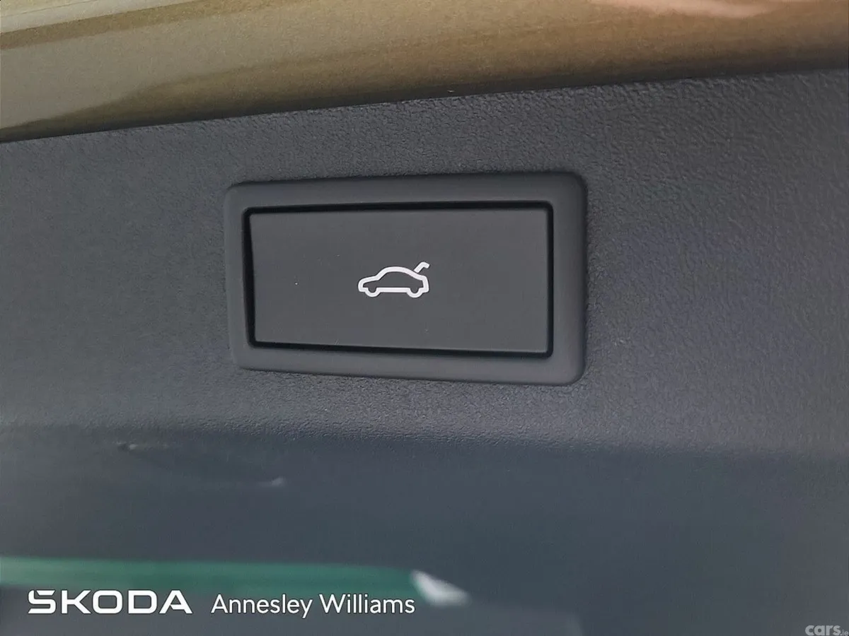 Skoda Kodiaq SUV, Petrol Plug-in Hybrid, 2026, Gold