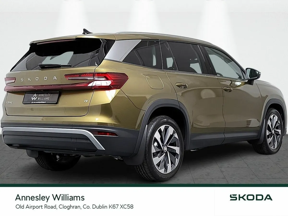 Skoda Kodiaq SUV, Petrol Plug-in Hybrid, 2026, Gold