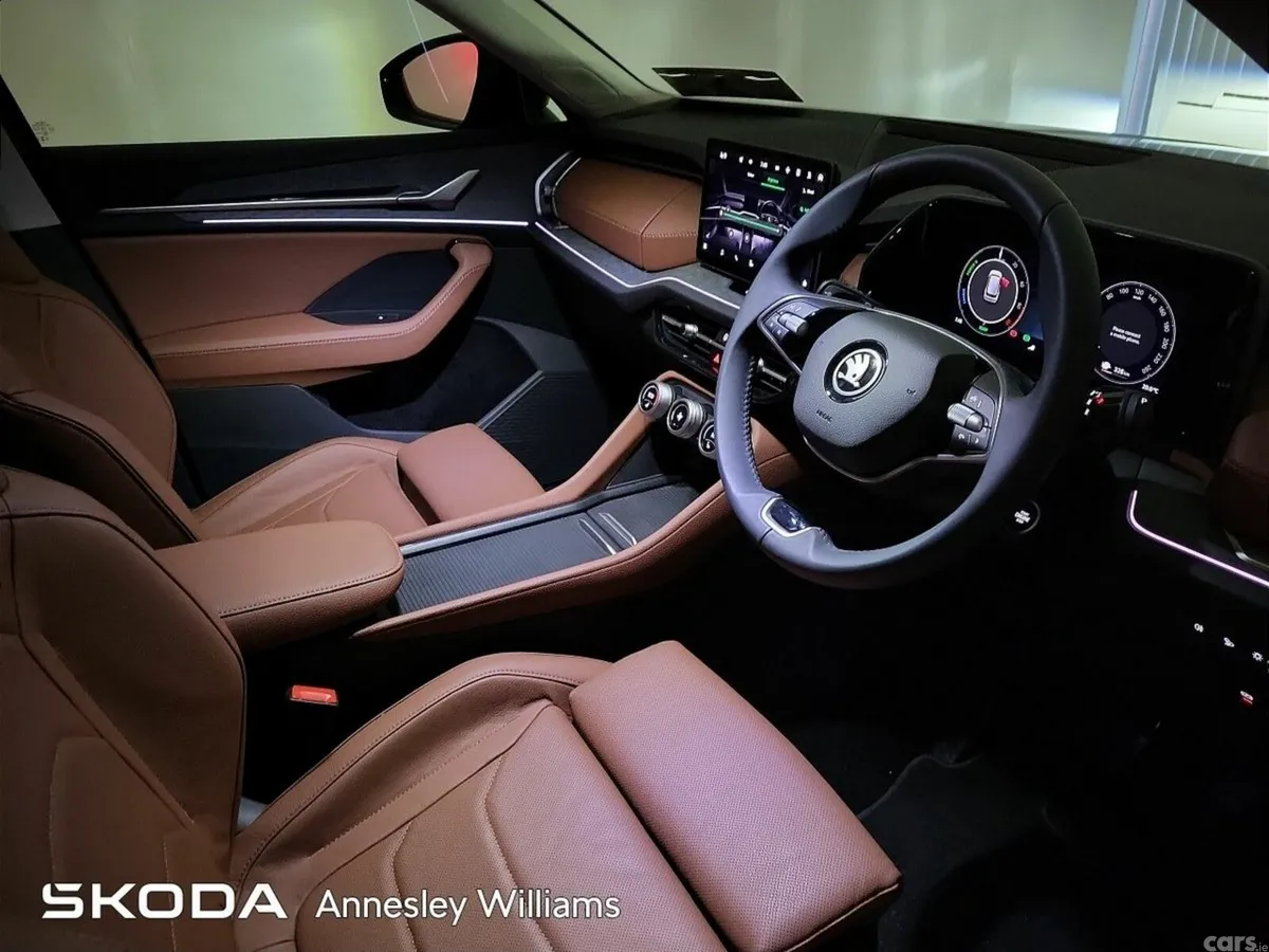 Skoda Kodiaq SUV, Petrol Plug-in Hybrid, 2026, Gold