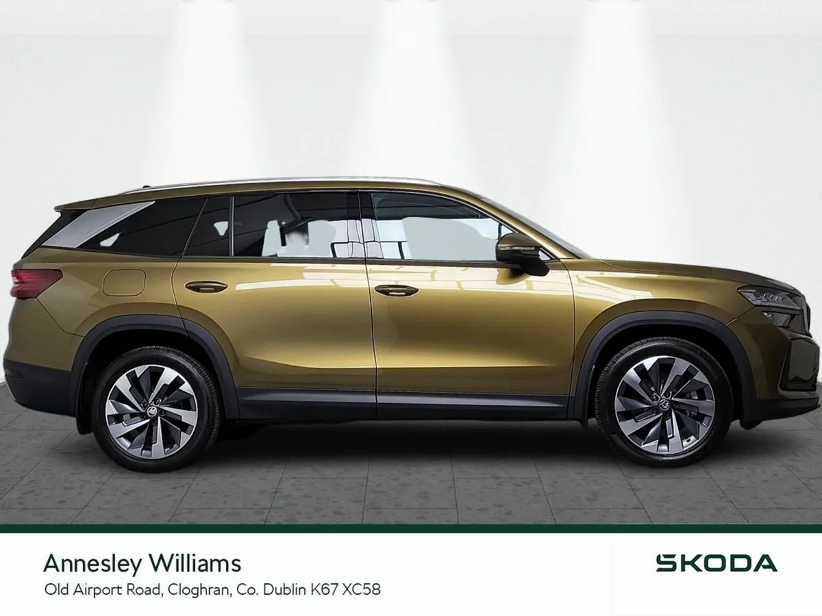 Skoda Kodiaq SUV, Petrol Plug-in Hybrid, 2026, Gold