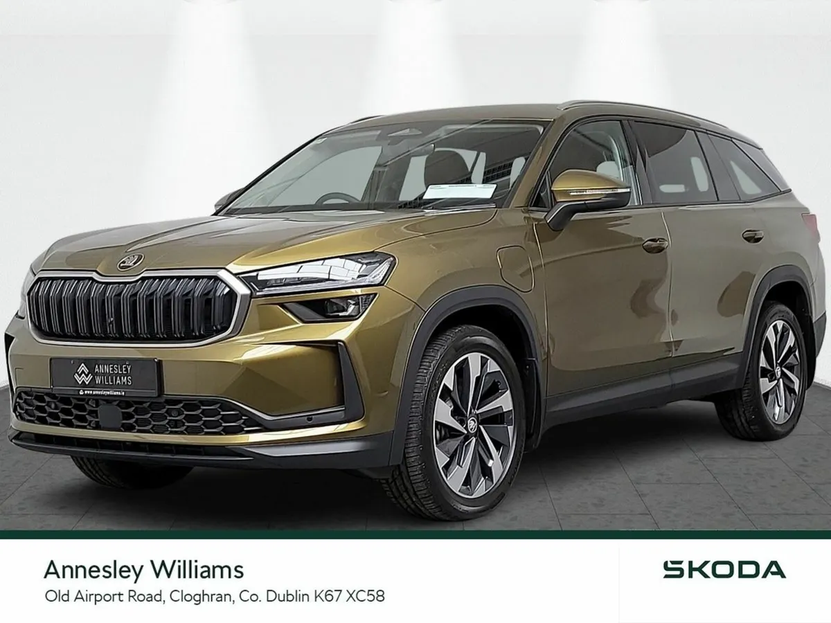 Skoda Kodiaq SUV, Petrol Plug-in Hybrid, 2026, Gold