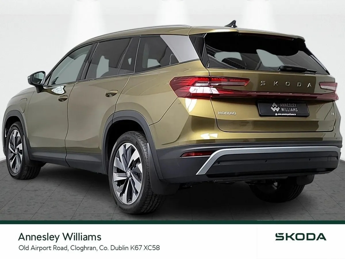 Skoda Kodiaq SUV, Petrol Plug-in Hybrid, 2026, Gold