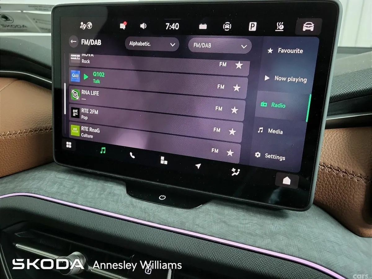 Skoda Kodiaq SUV, Petrol Plug-in Hybrid, 2026, Gold