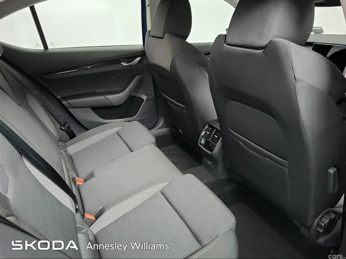 Skoda Octavia Saloon, Petrol, 2026, Blue