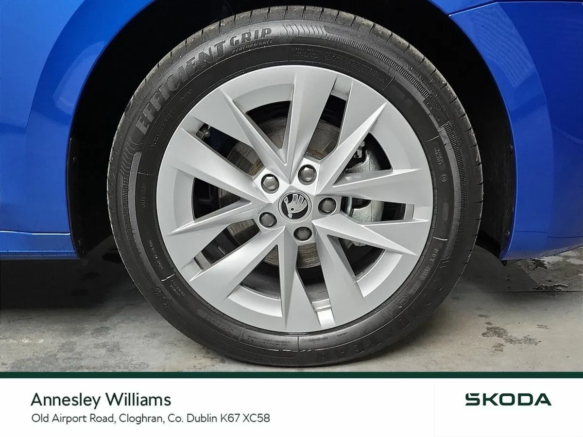 Skoda Octavia Saloon, Petrol, 2026, Blue