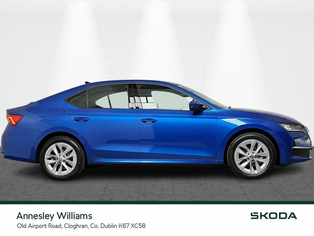 Skoda Octavia Saloon, Petrol, 2026, Blue