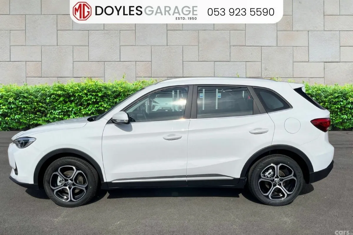 MG ZS SUV, Petrol Hybrid, 2027, White