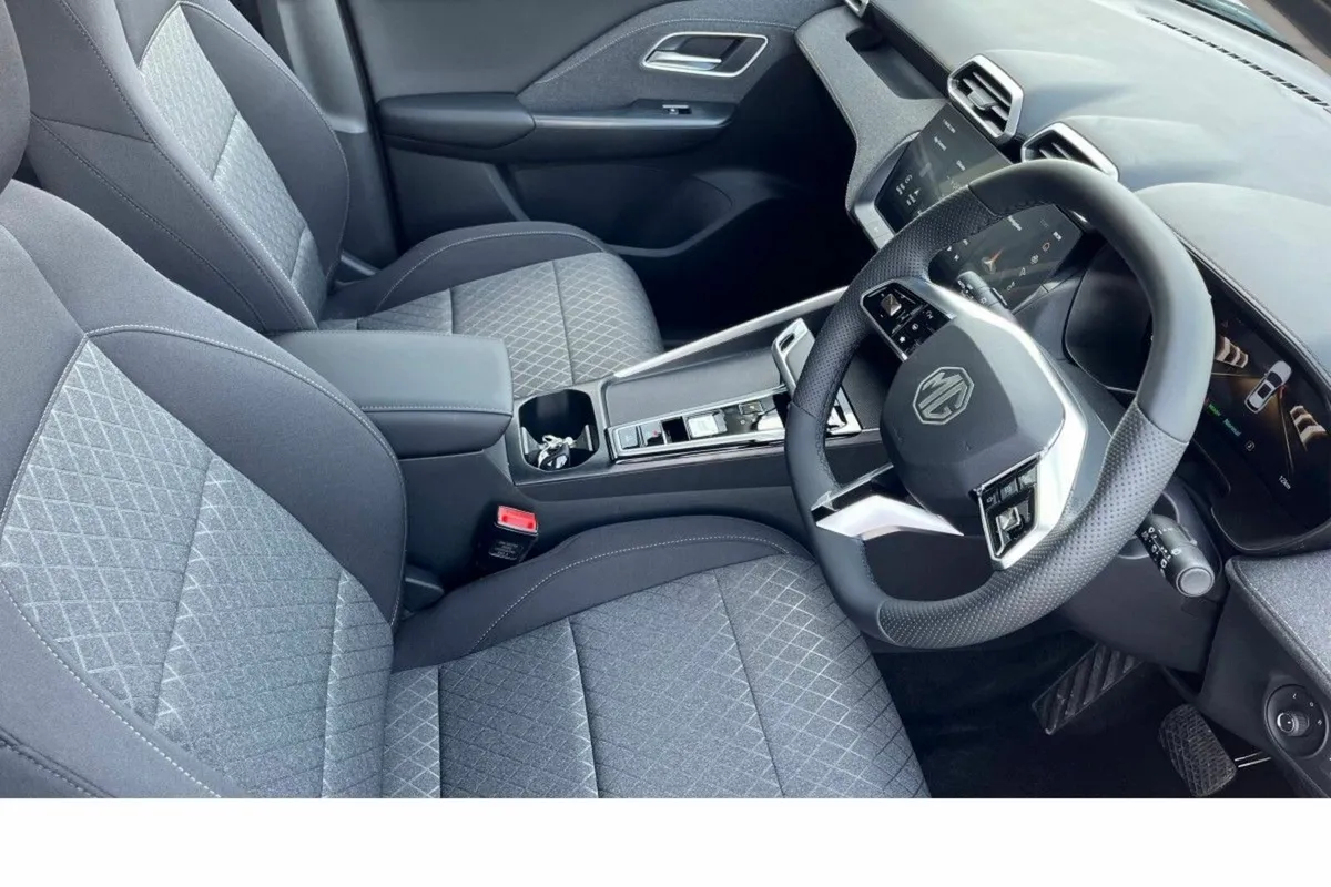 MG ZS SUV, Petrol Hybrid, 2027, White