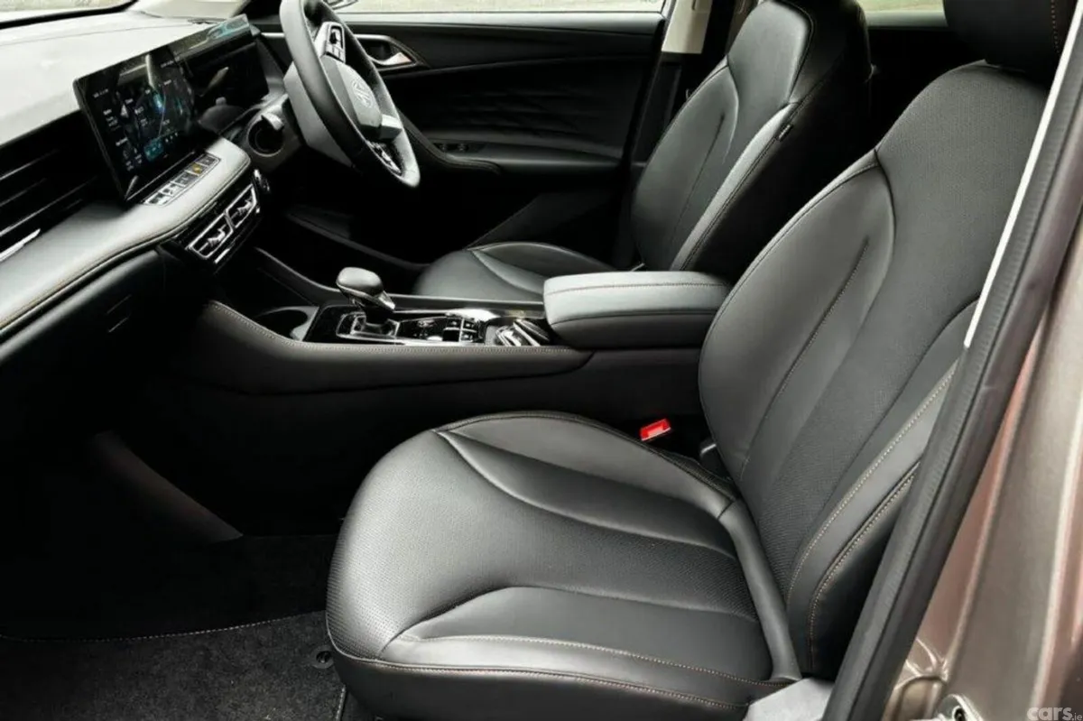 MG HS SUV, Petrol Plug-in Hybrid, 2027, Silver