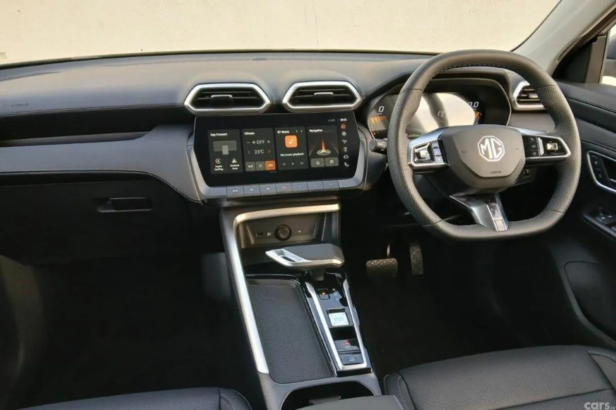 MG ZS SUV, Petrol Hybrid, 2027, Grey