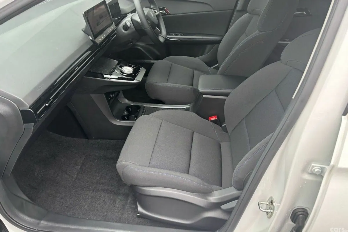 MG MG4 Hatchback, Electric, 2025, White