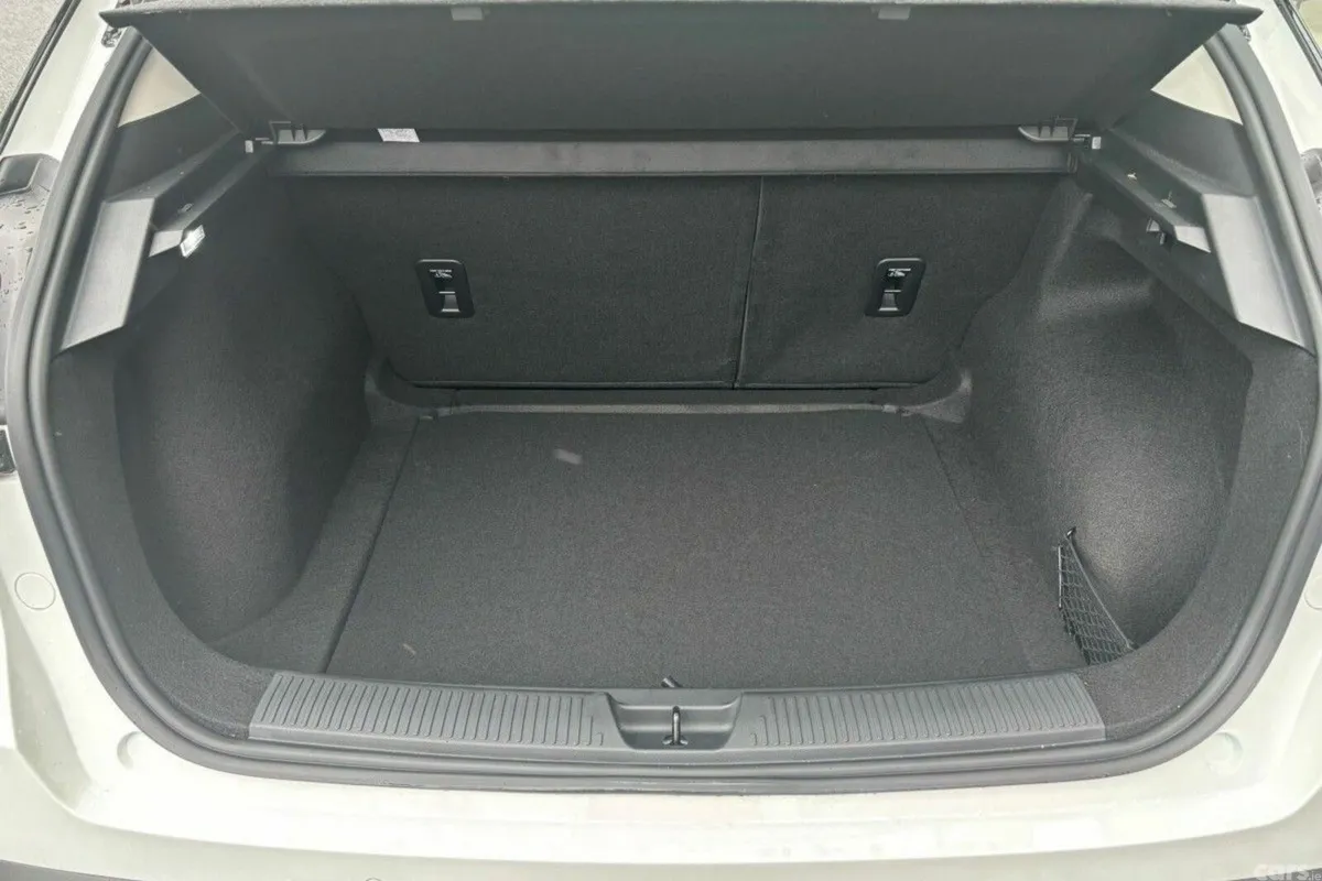 MG MG4 Hatchback, Electric, 2025, White