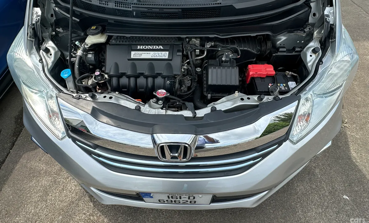 Honda Freed MPV, Petrol Hybrid, 2016, Silver