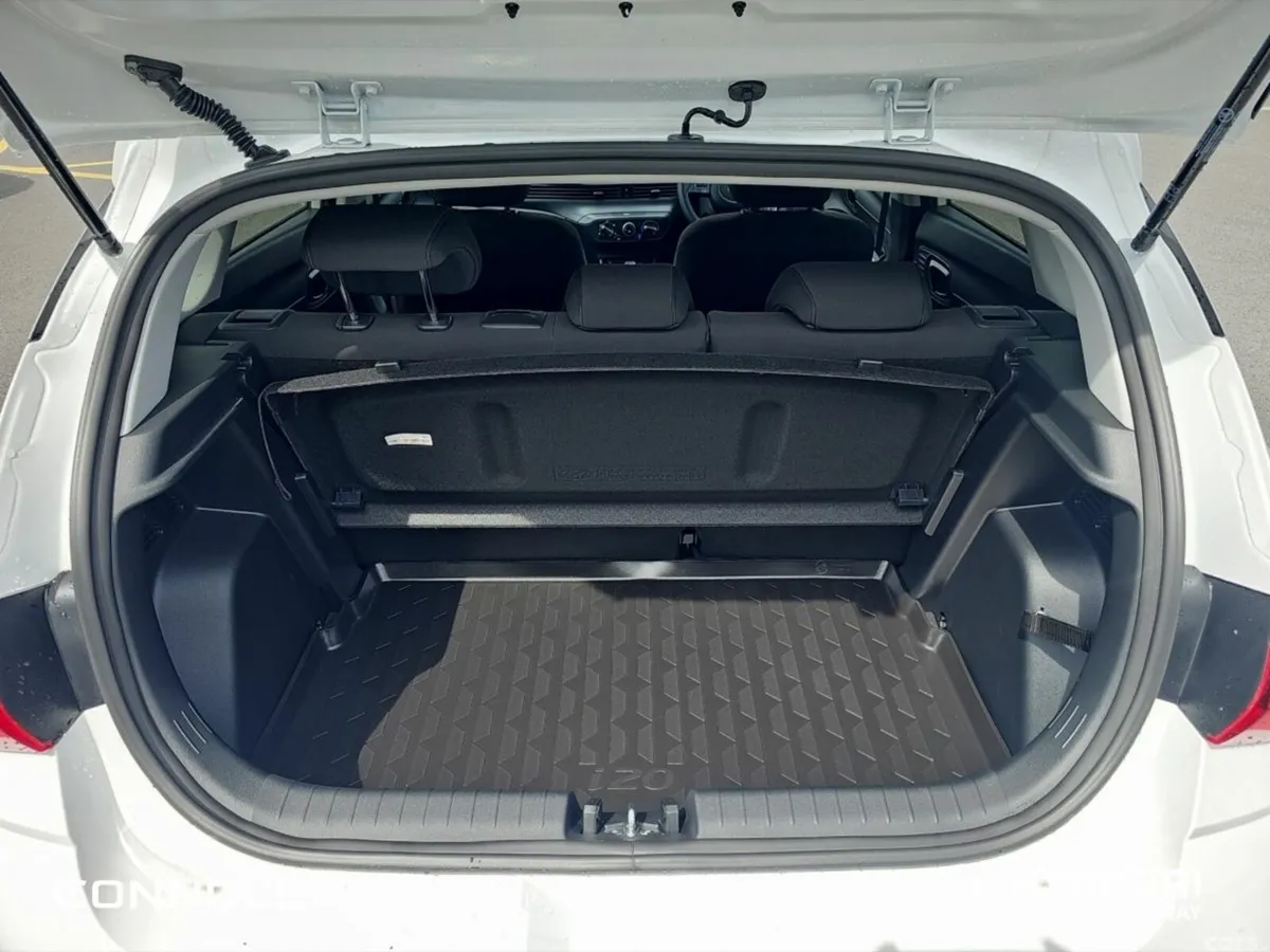 Hyundai i20 Hatchback, Petrol, 2026, White