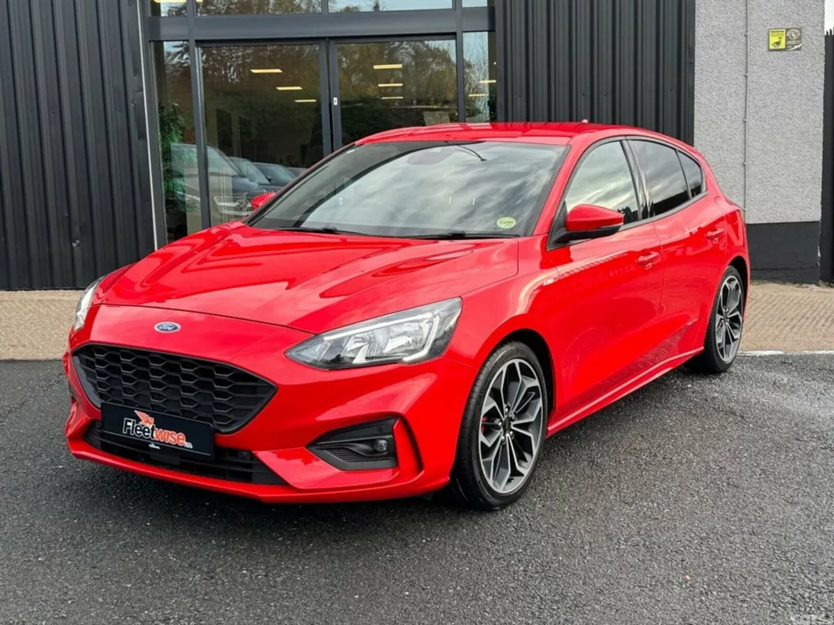 Ford Focus Hatchback, Petrol, 2019, Red